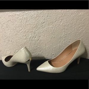 Calvin Klein Gayle Platino Pointed Toe Pumps 9.5